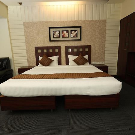 Quaint Suites Hotel & Banquet Bombay Esterno foto