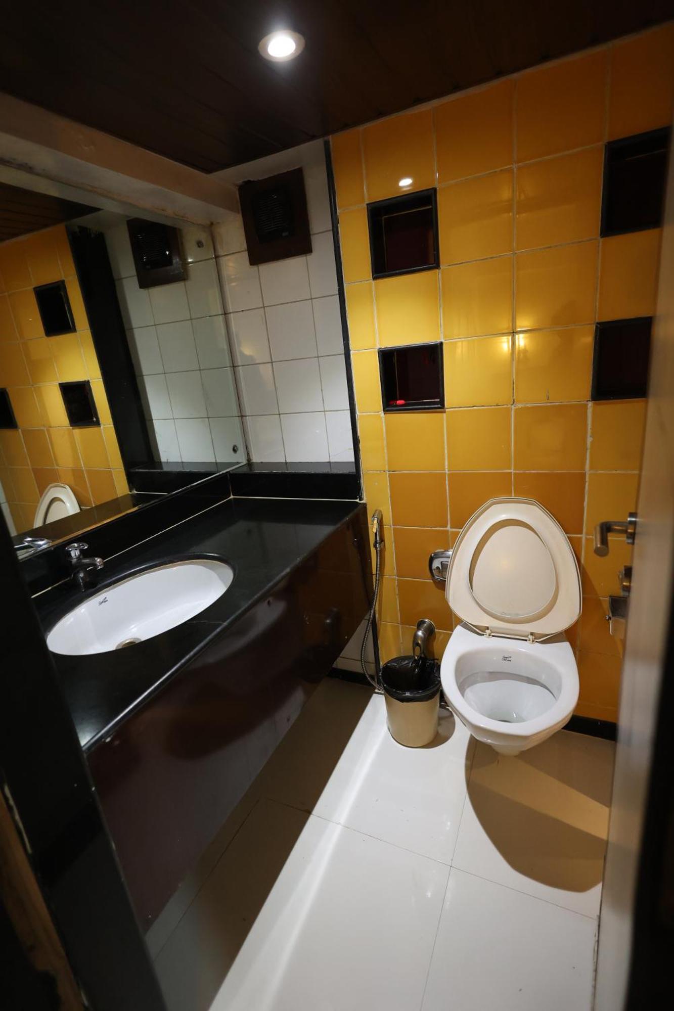 Quaint Suites Hotel & Banquet Bombay Esterno foto