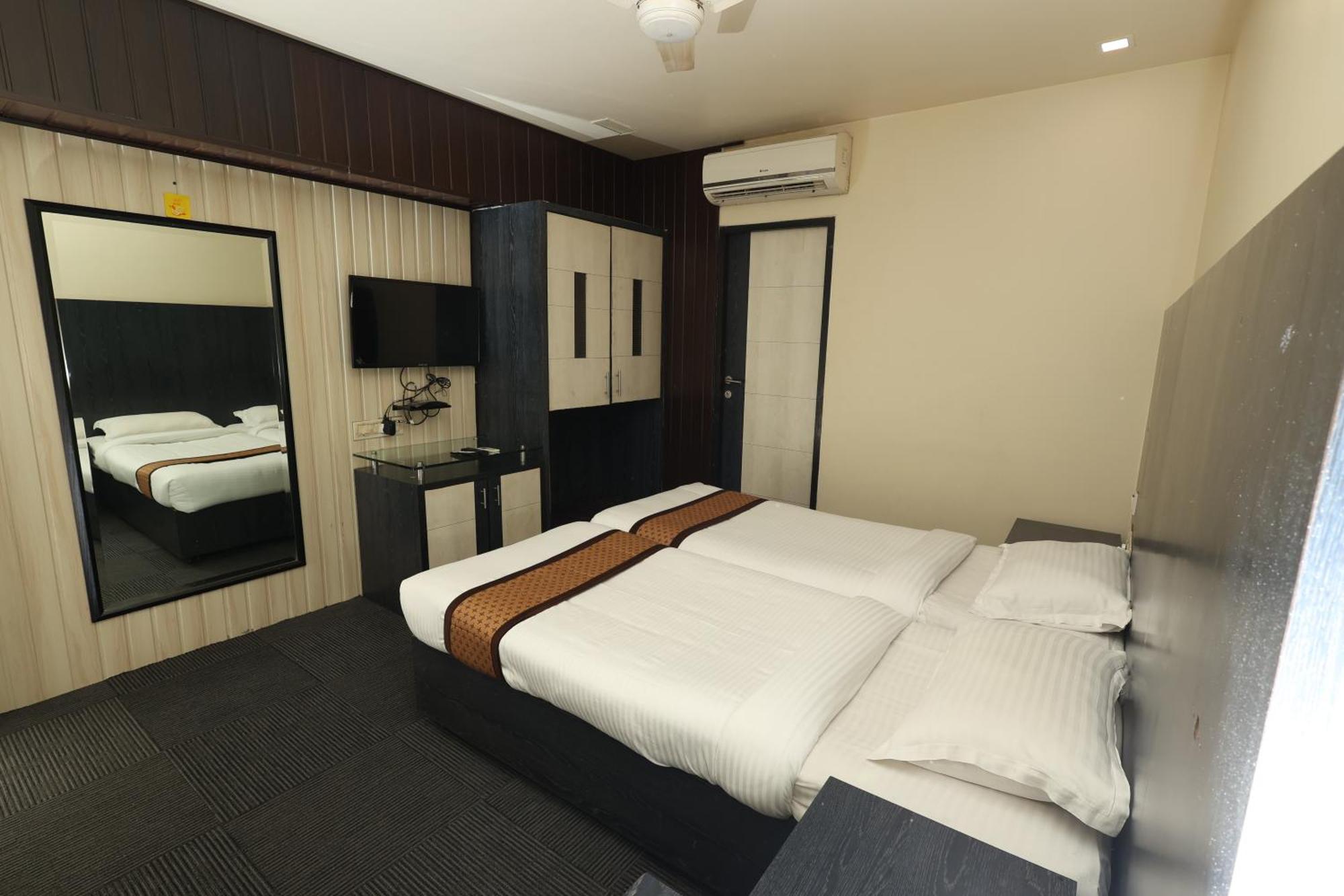 Quaint Suites Hotel & Banquet Bombay Esterno foto