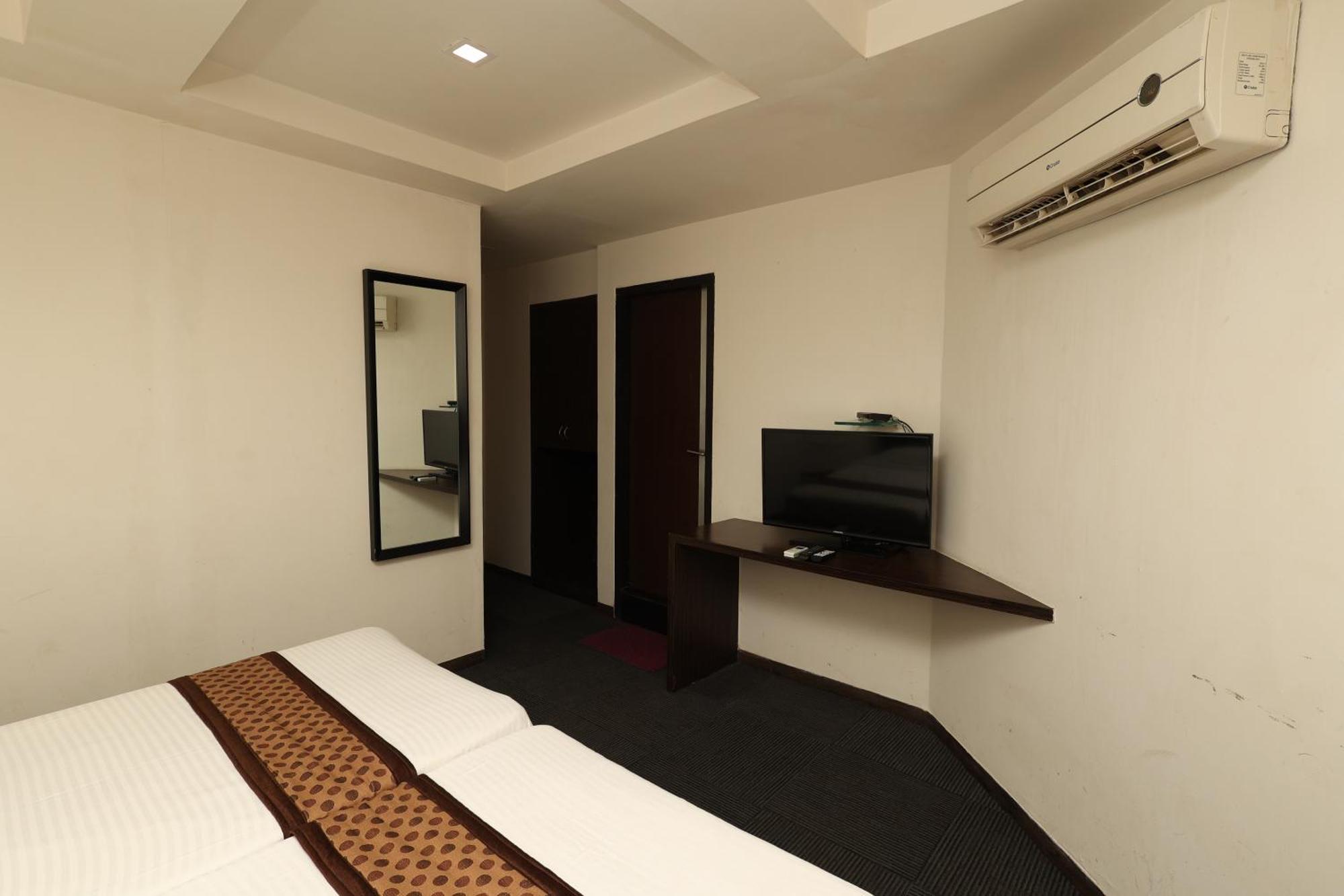 Quaint Suites Hotel & Banquet Bombay Esterno foto