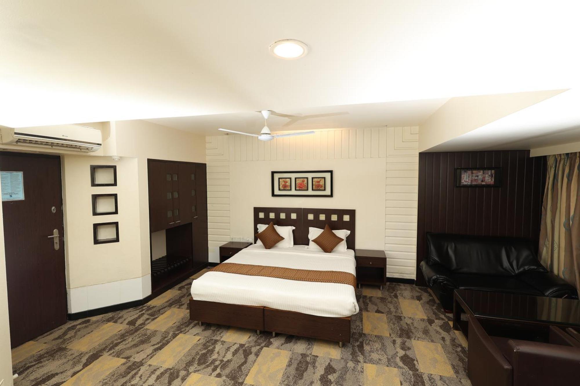 Quaint Suites Hotel & Banquet Bombay Esterno foto