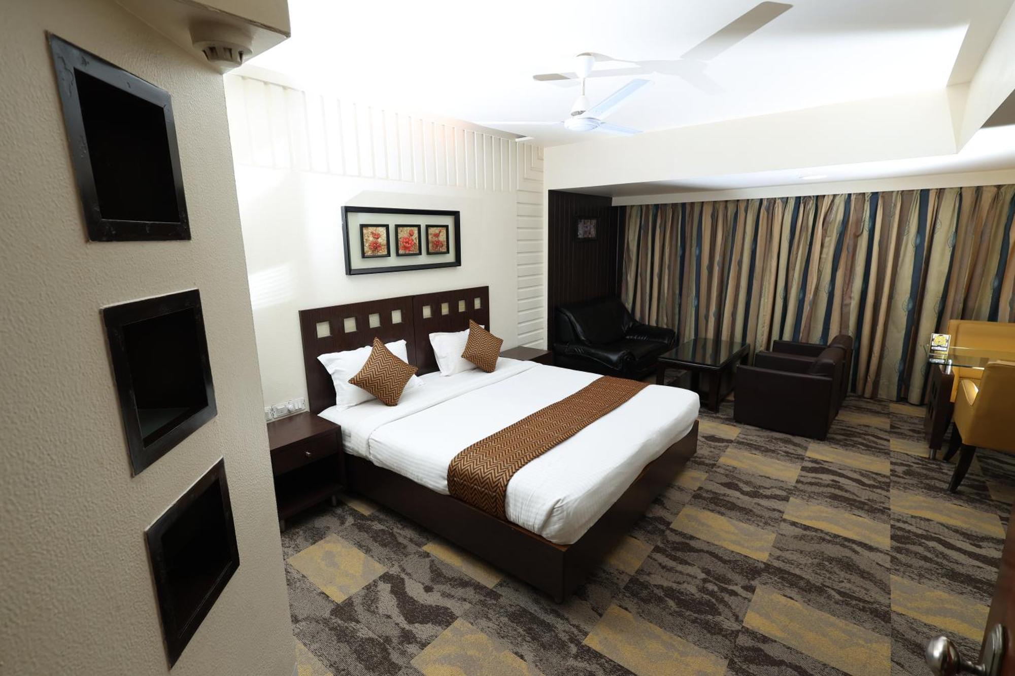 Quaint Suites Hotel & Banquet Bombay Esterno foto