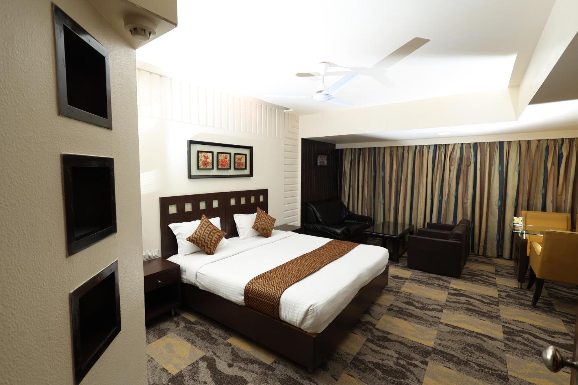 Quaint Suites Hotel & Banquet Bombay Esterno foto