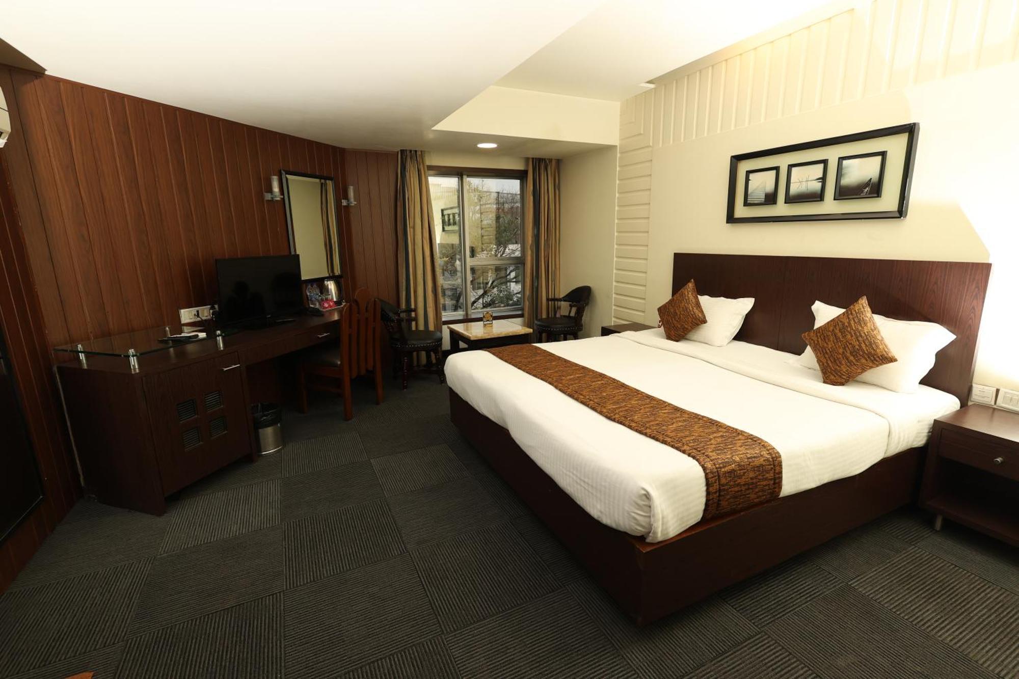 Quaint Suites Hotel & Banquet Bombay Esterno foto