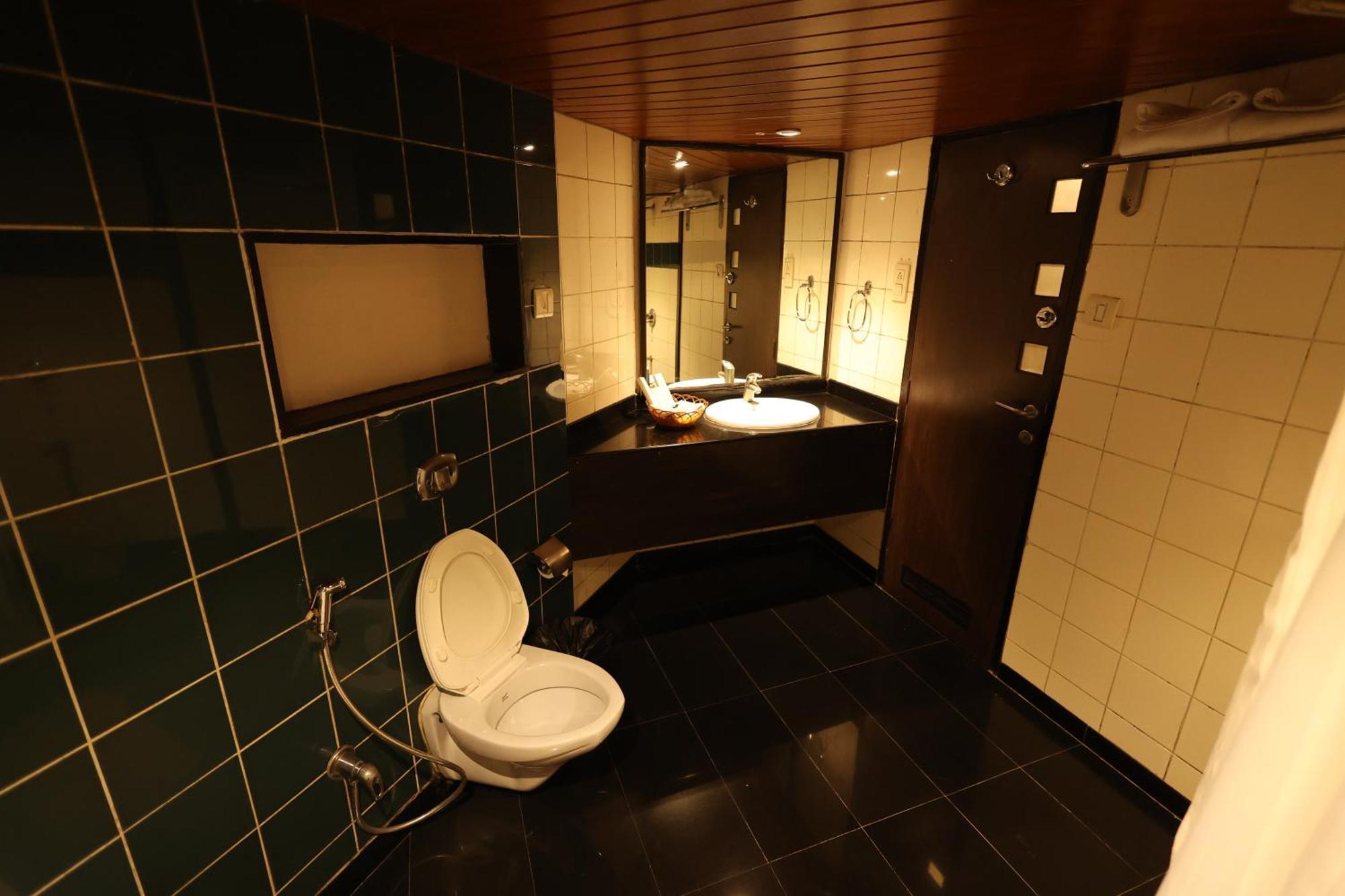 Quaint Suites Hotel & Banquet Bombay Esterno foto