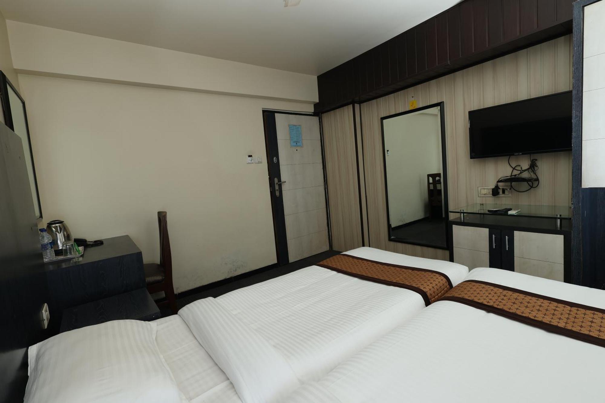 Quaint Suites Hotel & Banquet Bombay Esterno foto