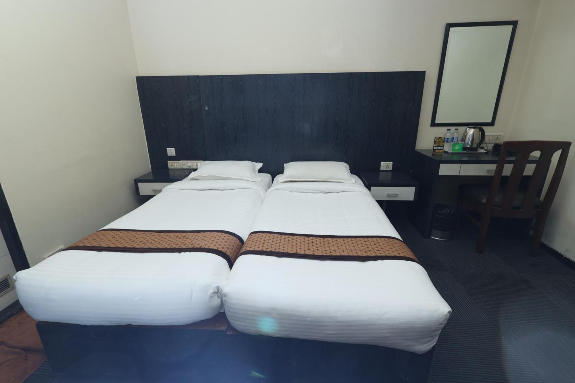 Quaint Suites Hotel & Banquet Bombay Esterno foto