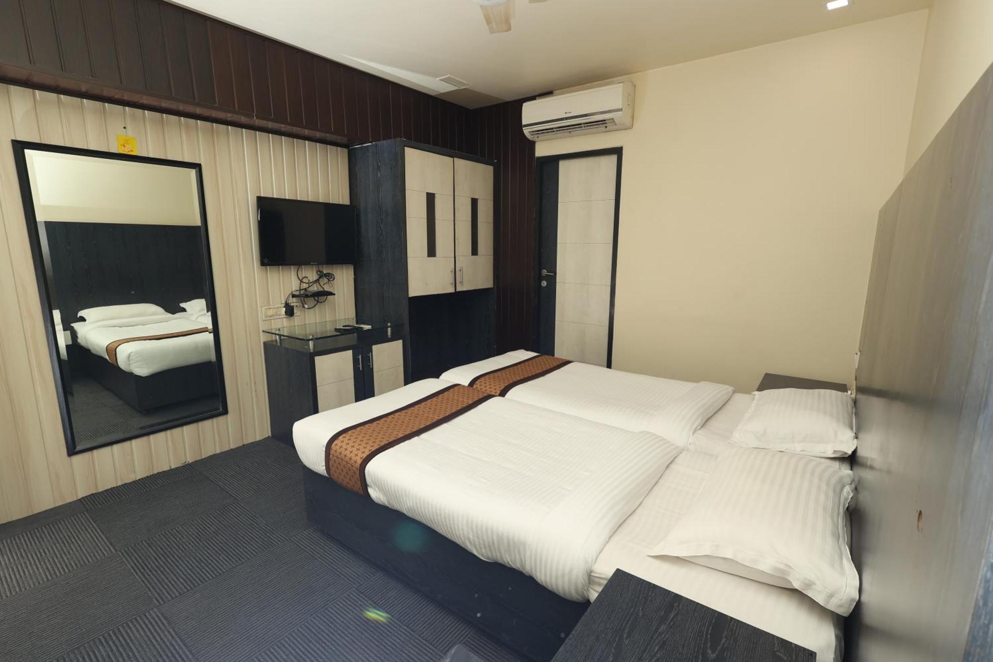 Quaint Suites Hotel & Banquet Bombay Esterno foto