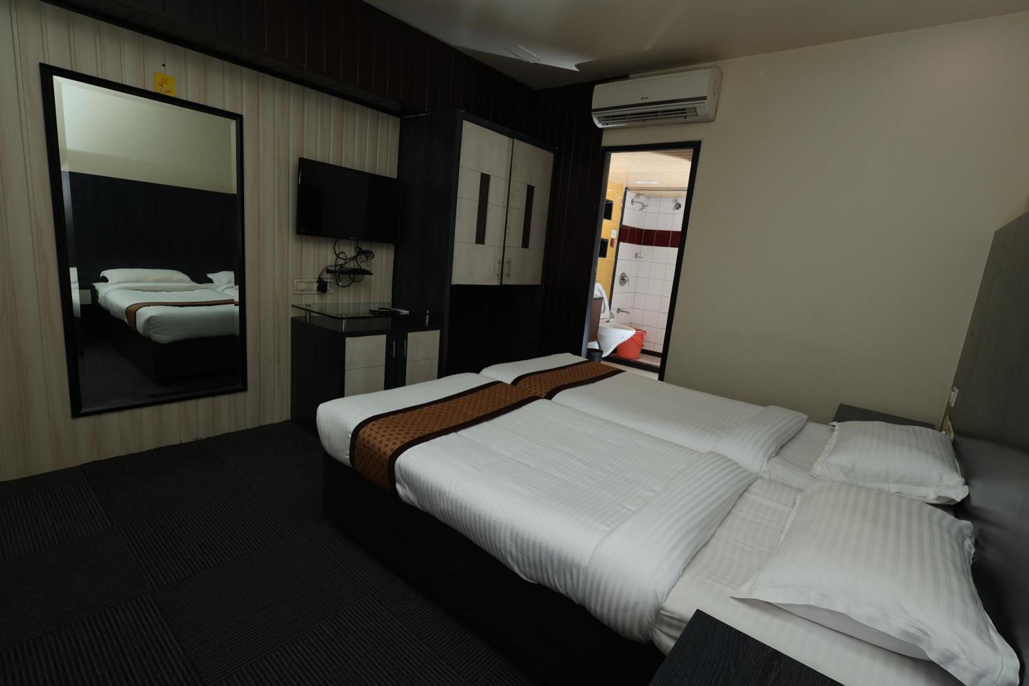 Quaint Suites Hotel & Banquet Bombay Esterno foto