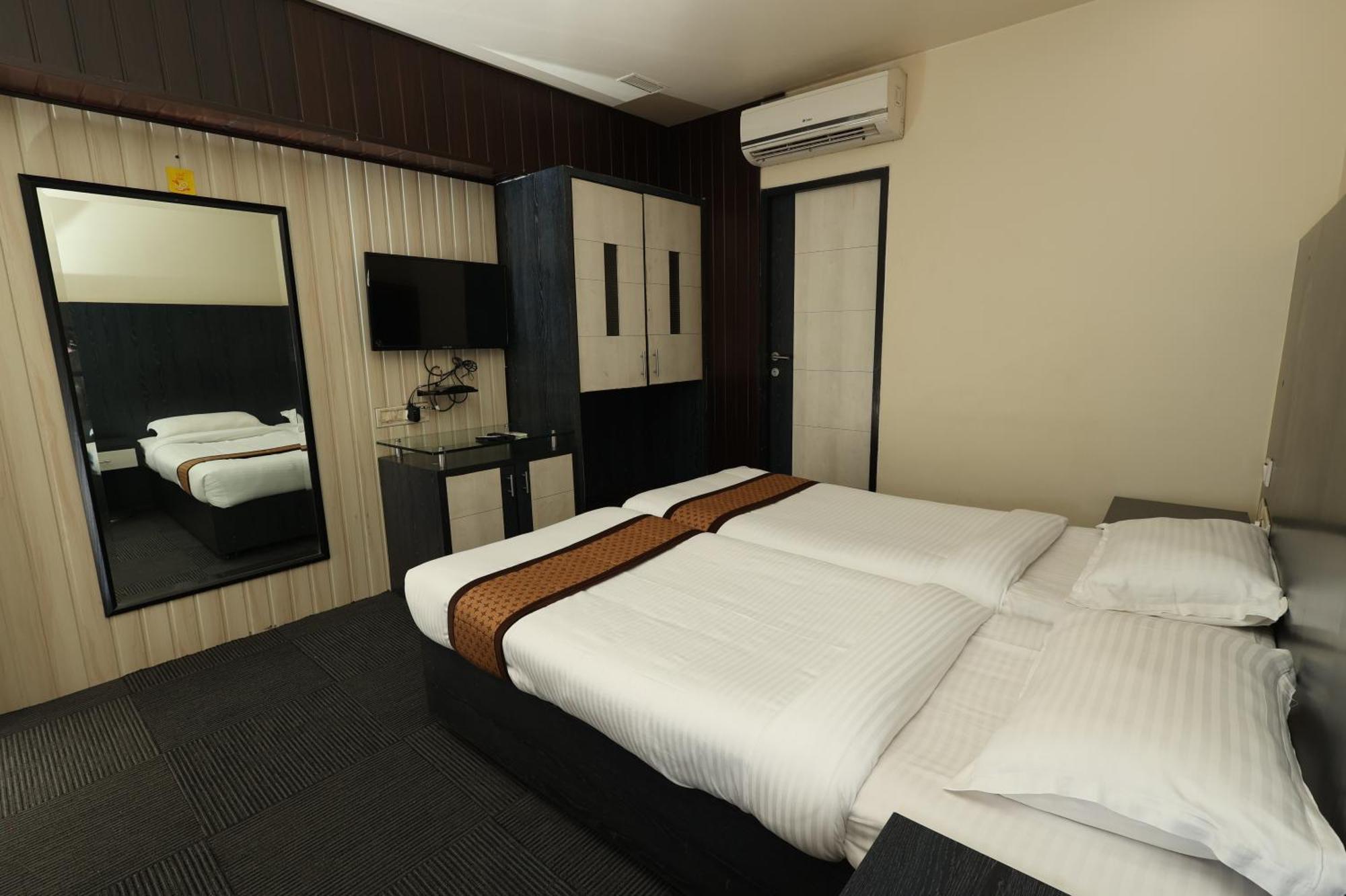 Quaint Suites Hotel & Banquet Bombay Esterno foto