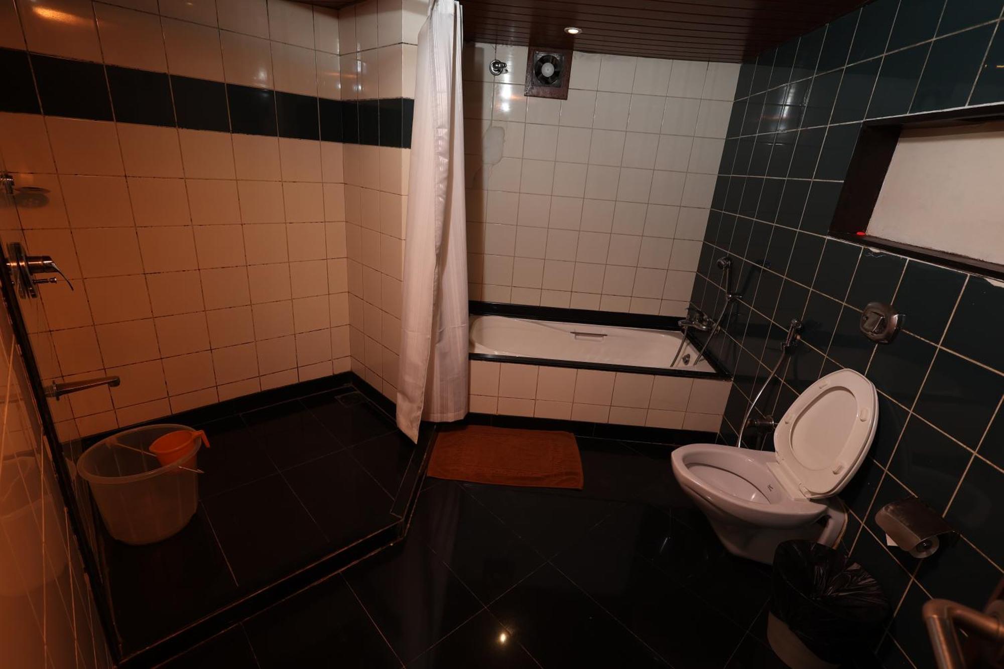 Quaint Suites Hotel & Banquet Bombay Esterno foto