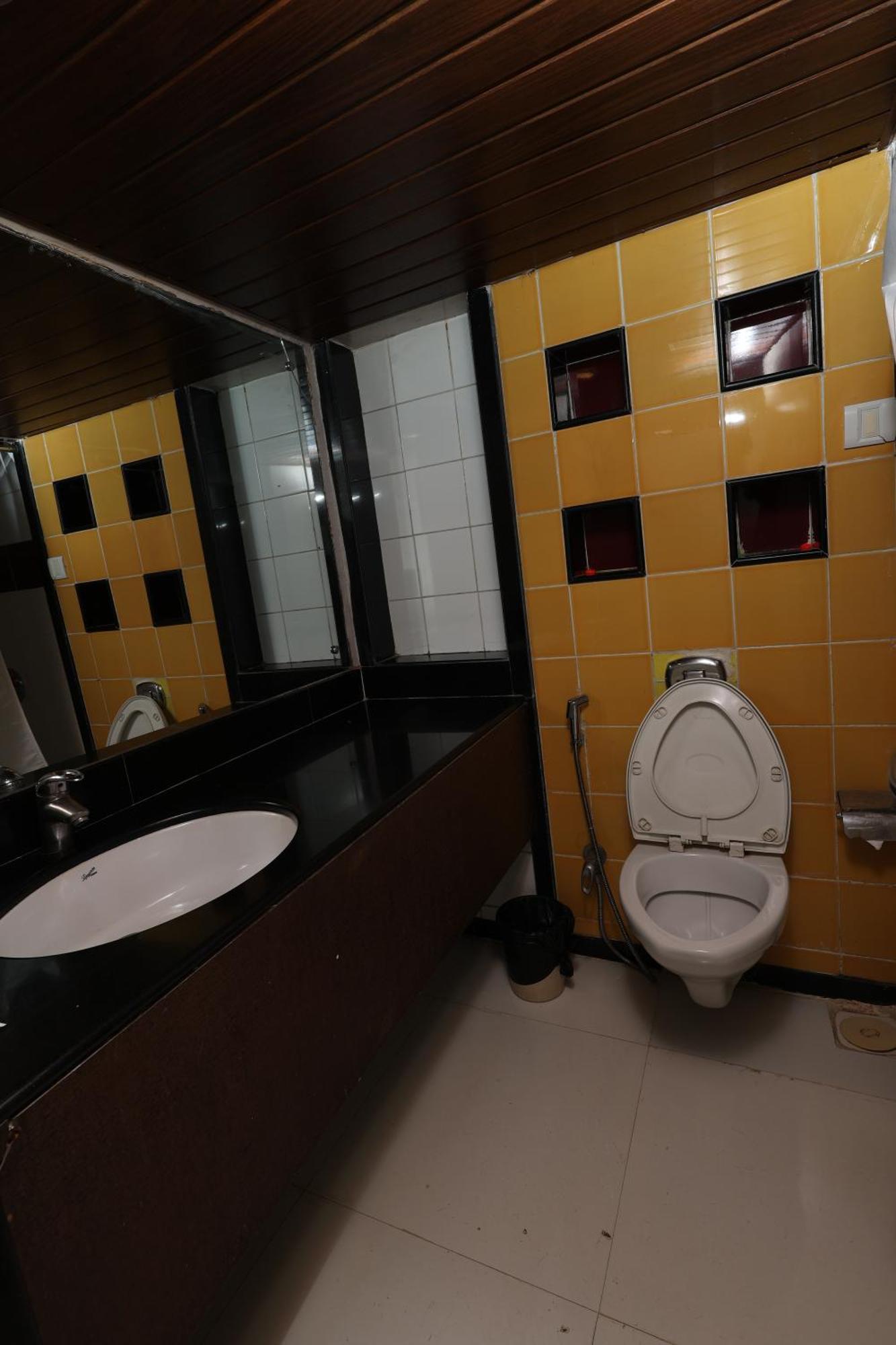 Quaint Suites Hotel & Banquet Bombay Esterno foto