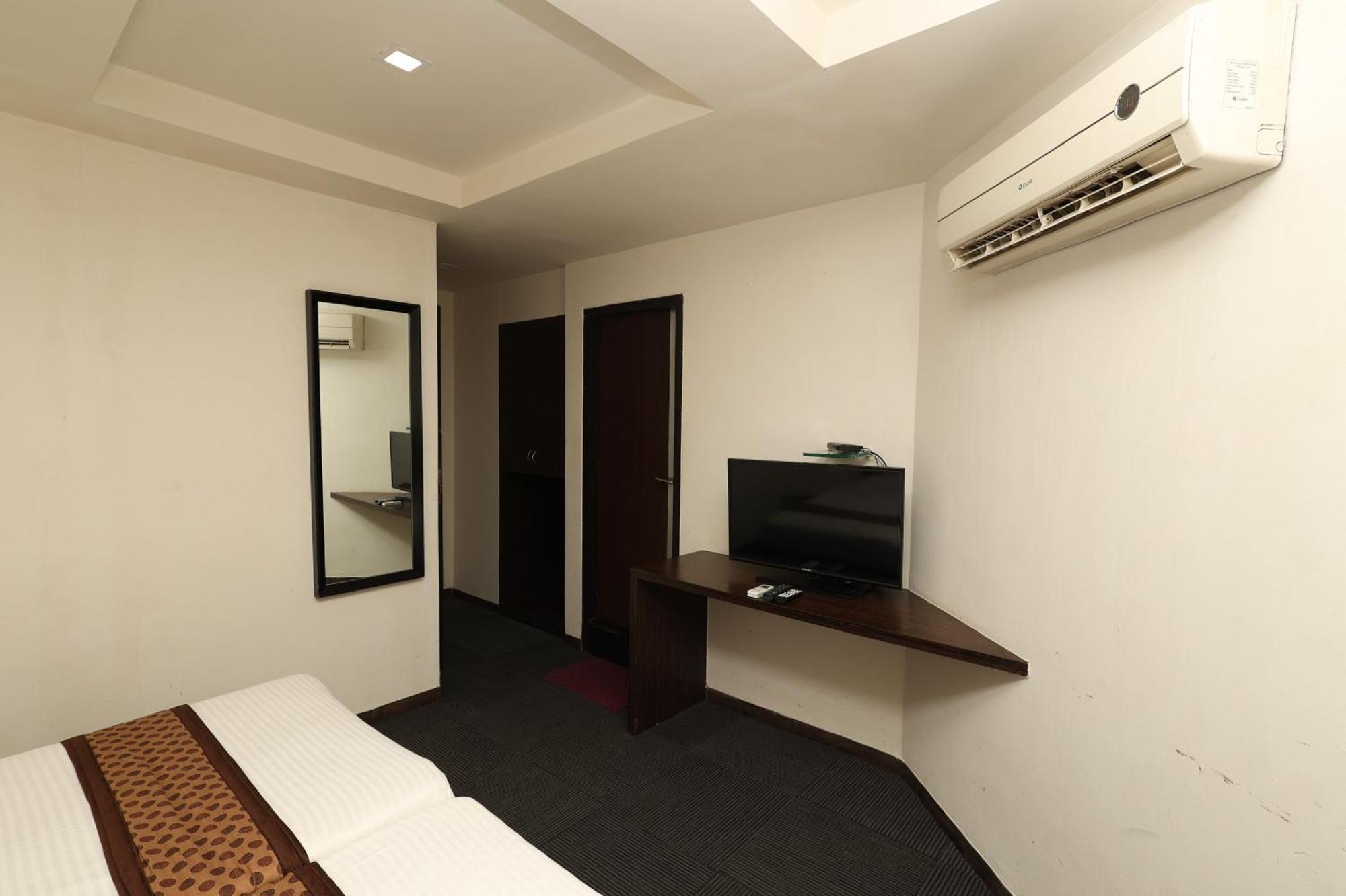 Quaint Suites Hotel & Banquet Bombay Esterno foto