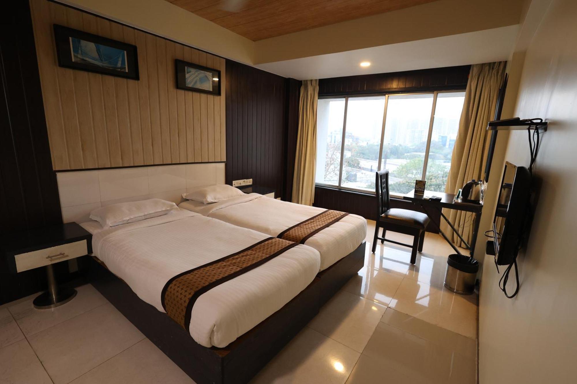 Quaint Suites Hotel & Banquet Bombay Esterno foto