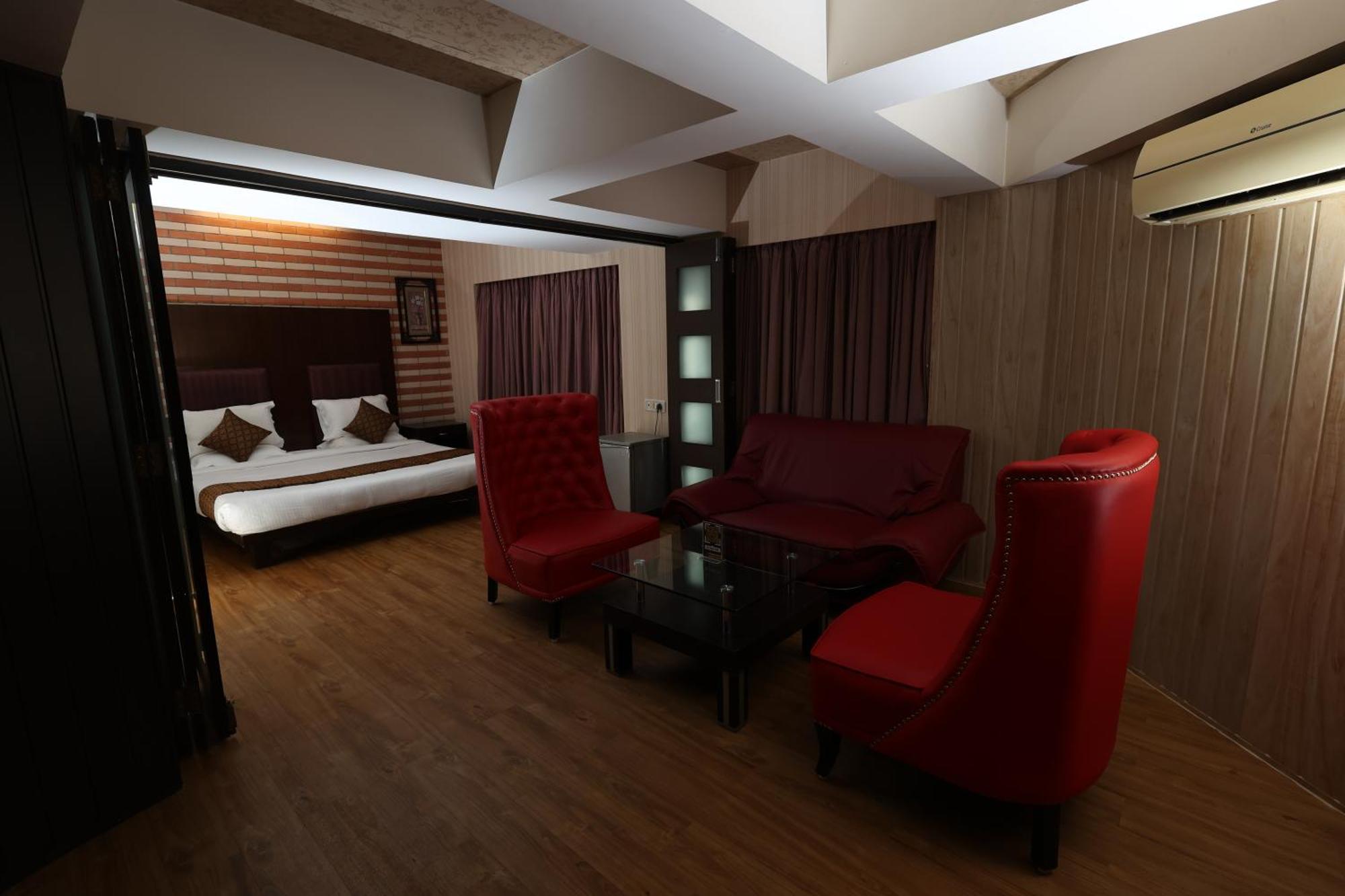 Quaint Suites Hotel & Banquet Bombay Esterno foto