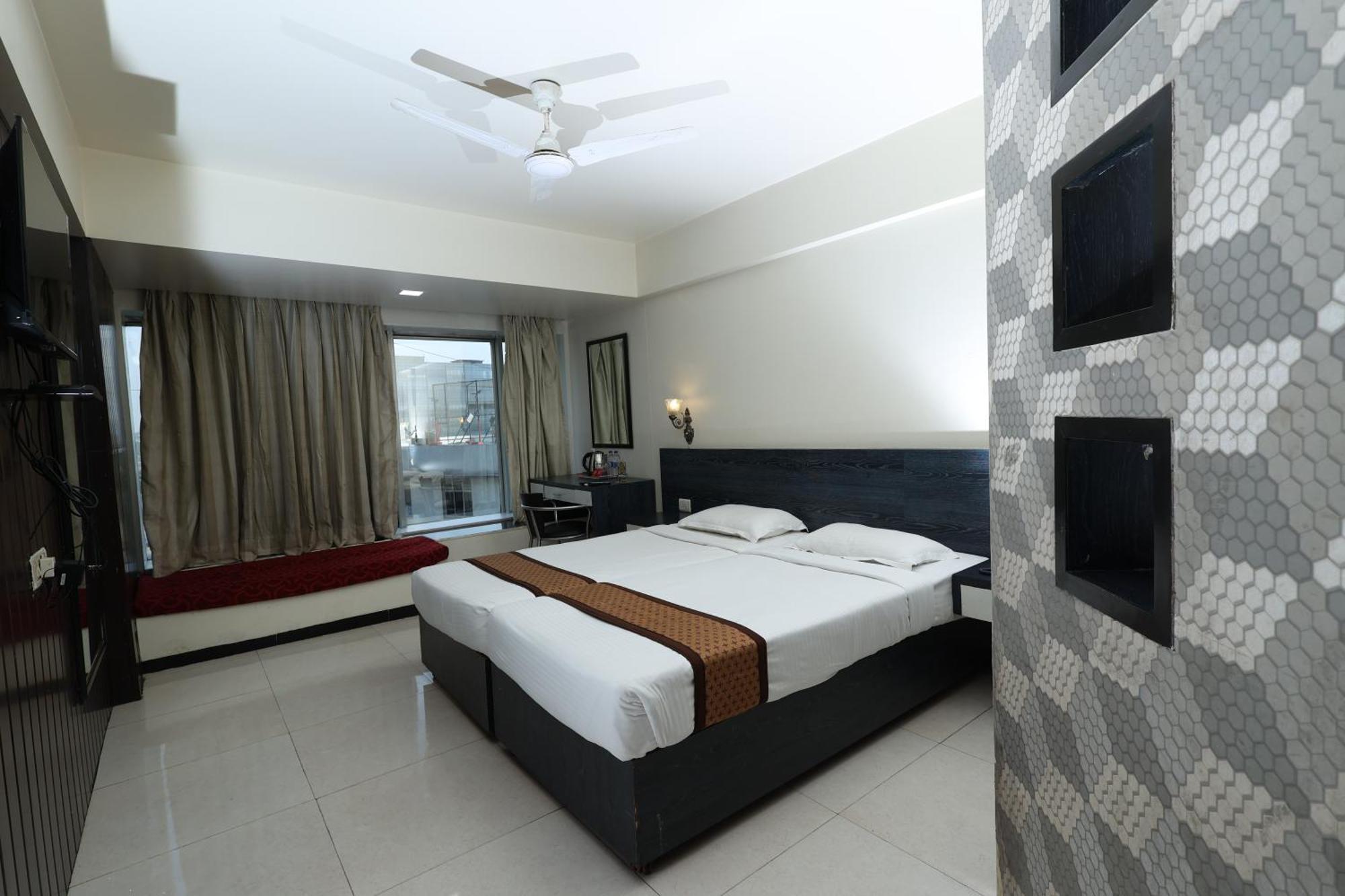 Quaint Suites Hotel & Banquet Bombay Esterno foto