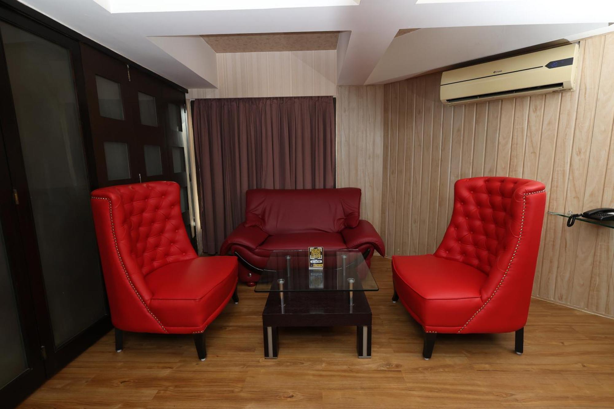 Quaint Suites Hotel & Banquet Bombay Esterno foto