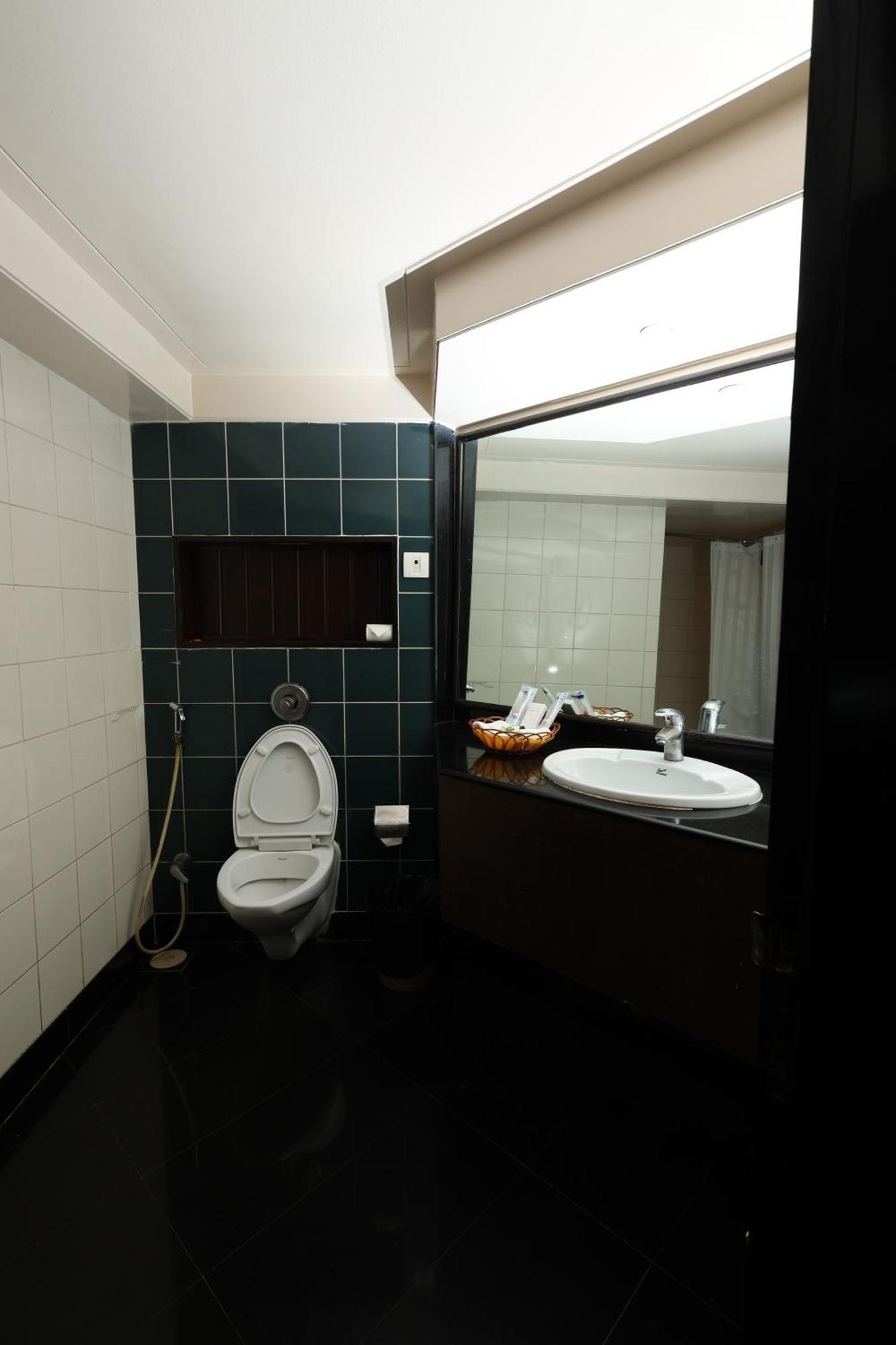 Quaint Suites Hotel & Banquet Bombay Esterno foto