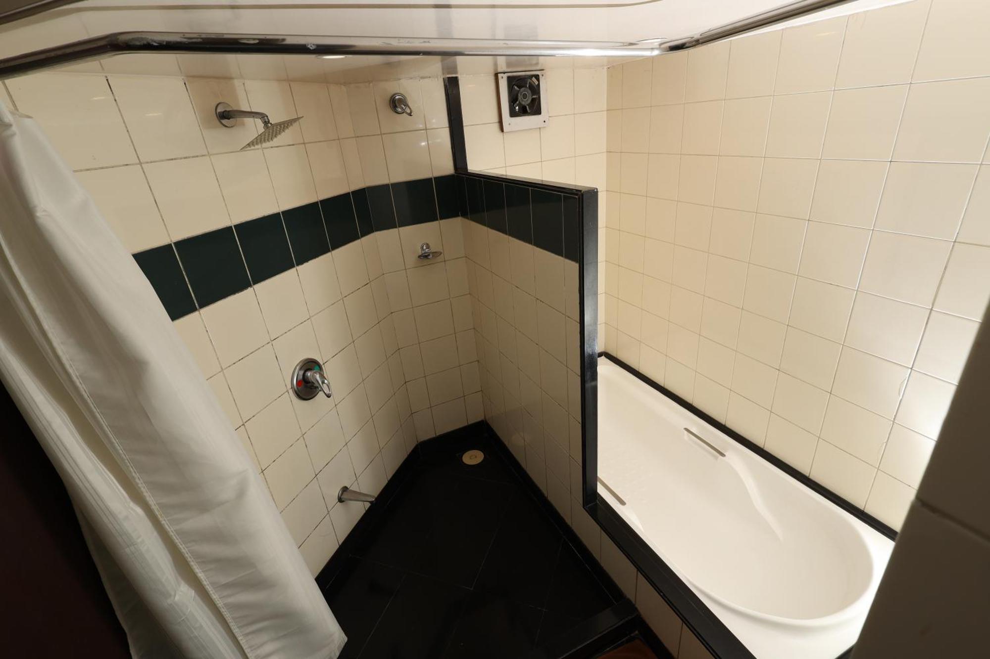 Quaint Suites Hotel & Banquet Bombay Esterno foto