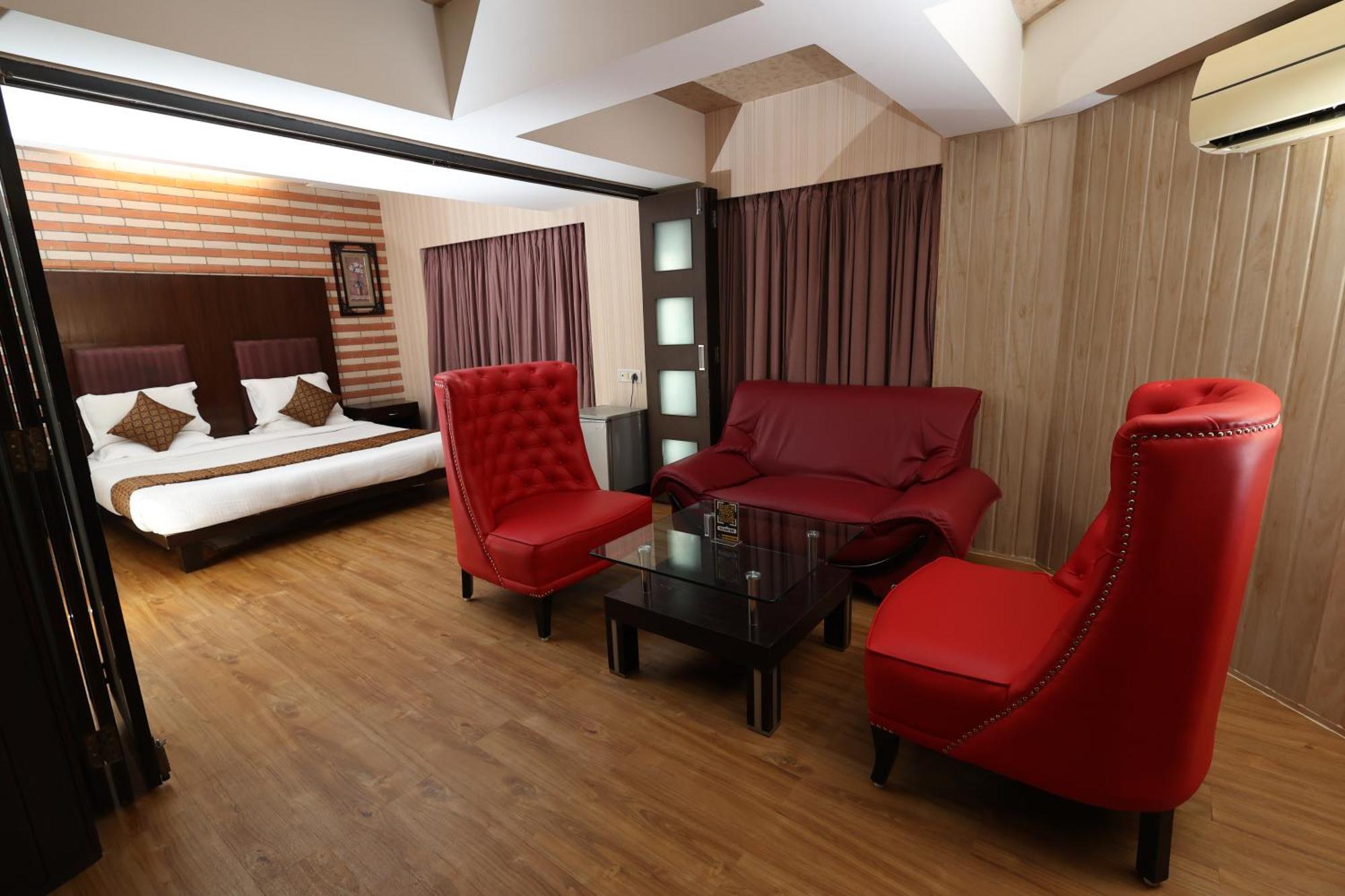Quaint Suites Hotel & Banquet Bombay Esterno foto