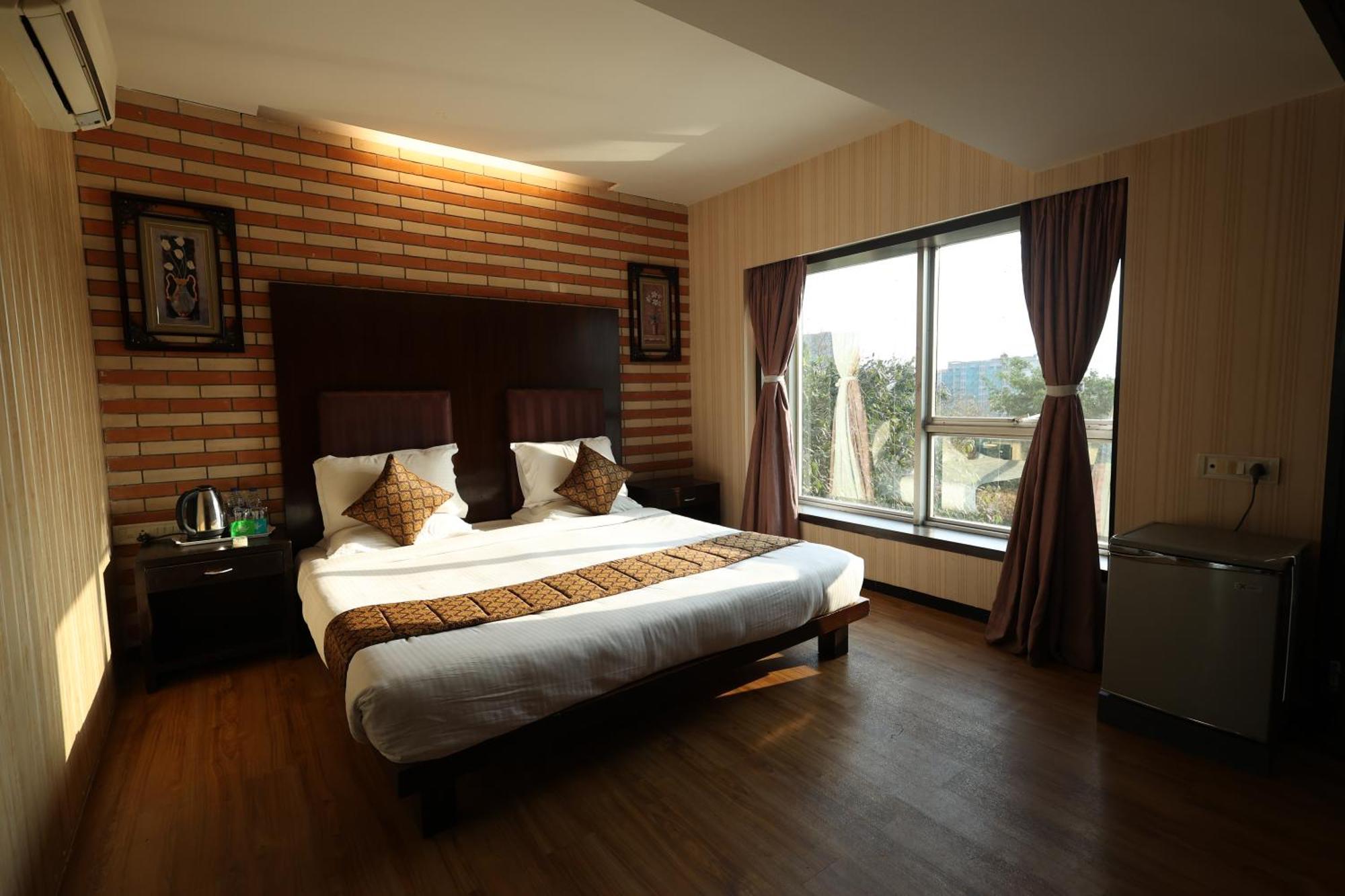 Quaint Suites Hotel & Banquet Bombay Esterno foto