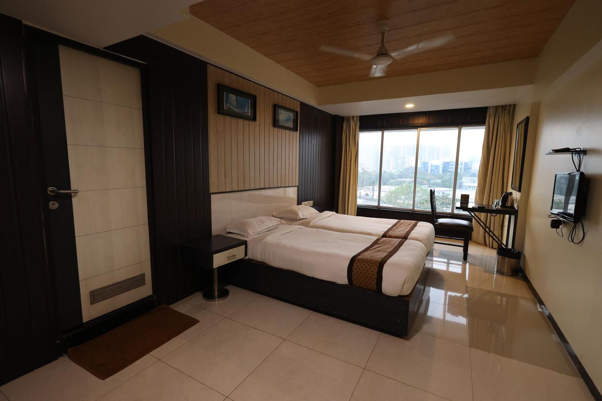 Quaint Suites Hotel & Banquet Bombay Esterno foto